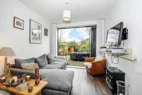 2 bedroom Flat for s...